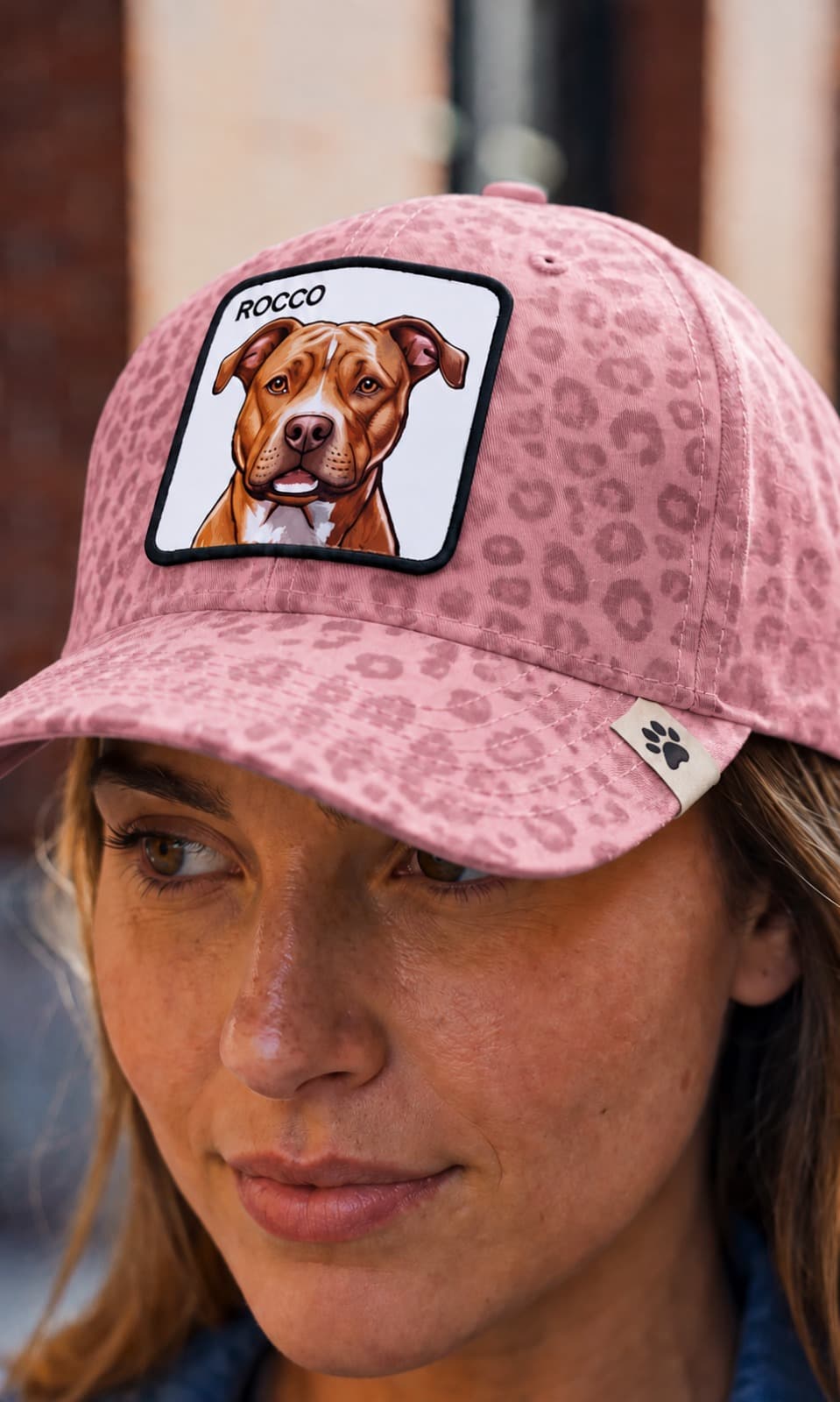Modelo con gorra Quiéreme 6